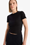 DeFacto Slim Fit Dar Kesim Bisiklet Yaka Basic Düz Kısa Kollu Siyah Tişört F3535AX25SMBK81