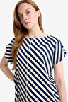Regular Fit Kayık Yaka Bürümcük Çizgili Kısa Kollu Tişört