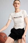 DeFacto %100 Pamuk NBA Brooklyn Nets Slım Fıt Bisiklet Yaka Sporcu Ribana Kısa Kollu Tişört G9458AX26SMER105