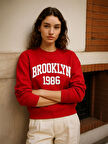 Uzun Kollu Sıfır Yaka Slogan Baskılı Kırmızı Sweatshırt