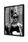 Audrey Hepburn Çerçeveli Cam Tablo