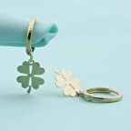 Yonca Sallantılı Altın Halka Küpe