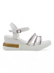 BERK POLİ TABAN TAŞLI KADIN SANDALET BEYAZ