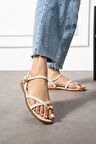 Pabucmarketi Bej Kemerli Parmak Arası Kadın Düz Sandalet