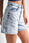 Kadın Mavi Renk 12s5-3 Mom Fit Midi Boy Lazer Detaylı Yırtık  %100 Koton Denim Şort