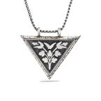 Lucky Life 925 Ayar Gumuss  Üçgen İçi Açılabilen Çiçek Muskalık Kolye