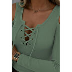 Lucky Life Kadın Omuzlardan Açık Uzun Kollu Bağcıklı Kaşkorse Bluz