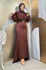 Tüylü Kuyruklu Kemer Aksesuarlı Saten Abiye Elbise 3869 Kahverengi