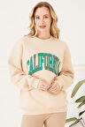 Go Veform Kadın California Baskılı Üç İplik Sweatshirt  Bej ZN5053