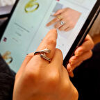 ​Gümüş Sarılan Eller Yüzük