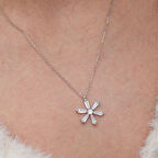 Baget Taşlı Çiçek Desen 925 Ayar Gümüş Kadın Kolye