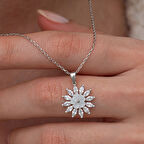 Manolya Çiçeği Zirkon Taşlı  925 Ayar Gümüş Kadın Kolye