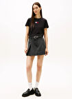 Tommy Jeans Yuvarlak Yaka İşlemeli Siyah Kadın T-Shirt DW0DW21965BDS