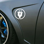 Elektirikli Araç Uyarı Sarj Logosu Araba Sticker Etiket 14CM Beyaz Renk