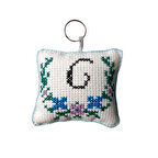 Uretti - Sibel 2453 8250 El Yapımı C Harfi Kanaviçe Anahtarlık