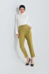 Yağ Yeşili Pileli Havuç Kesim Kemer Detaylı Pantolon