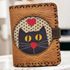 El Yapımı Kadın Cüzdan Vegan Deri Kalpli Kedi Görselli Hardal Renk