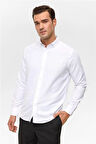 Beyaz Slim Baskılı Düğmeli Yaka Gömlek