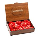 Sevdiklerinize Özel Ahşap Hediye Kutusunda 40 Adet Napoliten Çikolata ( Canım Annem Yazılı )