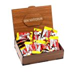 Sevgililer Gününe Özel Ahşap Hediye Kutusunda 24 Adet Petito ( Seni Seviyorum Yazılı )