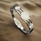 Yonca Yaprak Model Gümüş Renk Parlak 316L Antialerjik Kadın Çelik Bileklik - Şık ve Zarif Tasarım