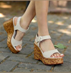 Riboy Bej Cilt Dolgu Topuk Sandalet