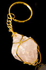 Sertifikalı Tel Sargılı Ham Işlenmemiş Pembe Kuvars Taşı Anahtarlık (ALTIN KAPLAMA)