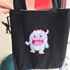 ASTARLI BASKILI OMUZ ÇANTASI