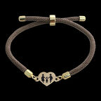 Sevgi ve bağlılığın temsilcisi Kalp Figürlü ve Kahverengi Örgülü 14 Ayar Altın Plakalı Aile Bilekliği