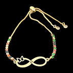 Şıklığıyla Dikkat Çeken, Sonsuzluk Kelebek Motifli Renkli Taş Desenli ve 14 Ayar Altın Plakalı B Harfli Bileklik