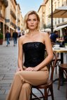Kadın Bluz Straplez Yaka Kolsuz Payetli Örme Kumaş Bedene Oturan Kalıp Düz Desen Regular Boy