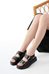 1187 Siyah Dolgu Topuk Lastik Baretli  Kadın Sandalet