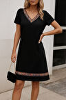 Kadın Kısa Kollu V Yakalı Etnik Desen şerit Detaylı Viskon Elbise