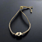 Güçlü ve Cesur Kalp Motifli ve Zarif Beyaz Taşlı 14 Ayar Altın Plakalı Bozkurt Bilekliği