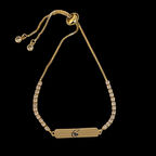 Şık Dikdörtgen Figürlü Beyaz Taşlı ve 14 Ayar Altın Plakalı C Harfli Bileklik