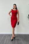 Krep Kumaş Sırt Boncuk Detaylı Kalem Elbise - KIRMIZI