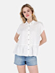 Normal Kesim Shirt Yaka Fırfır Detaylı Beyaz Kadın Kısa Kol Gömlek Cl1069199