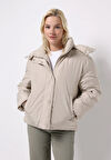 Regular Fit Kapüşonlu Fermuarlı Astarlı Çıkarılabilir Kapüşonlu Kadın Bej Mont