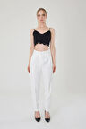 	Kadın Beyaz Dar Kesim Kumaş Pantolon