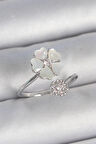 Dodes Pirinç Gümüş Renk Beyaz Mineli Çiçek Model Zirkon Taş Detay Kadın Yüzük TG27BYK3712