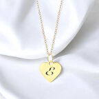 Estetik Kalp Motifli 14 Ayar Altın Plakalı E Harfli Kolye