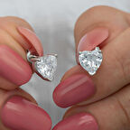 Ebuz Gümüş Beyaz Kalpli Çivili Kadın Küpe