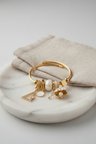 Beyaz Deniz Kabuğu Model Gold Renk Charmlı Bileklik - EBJ260725W44464