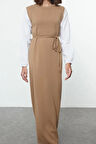 Moda Regular Maxi Tesettür Bej Kolları Dokuma Parça Detaylı Beli Bağlamalı Triko Elbise