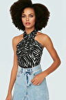 Fitted Crop Bluz Boyundan Bağlamalı Zebra Desenli Polyester Elastan Karışımı Günlük Stil