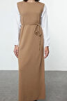 Kadın Tesettür Maxi Boy Regular Bej Kolları Dokuma Parça Detaylı Beli Bağlamalı Triko Elbise