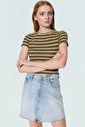 Viskoz Polyester Karışımlı Çizgili Crop Bluz Fitted Kalıp Kısa Kol Rahat Kullanım