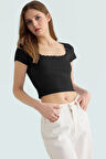 Fitted Crop Bluz Örme Kumaş Kare Yaka Dantel Detay Kaliteli İşçilik Özenle Seçilmiş
