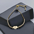 Zarafet Dolu Kalp Motifli ve Pırıltılı Beyaz Taşlı 14 Ayar Altın Plakalı Ğ Harfli Bileklik