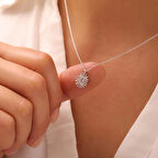 925 Ayar Gümüş Baget Taşlı Zarif Kolye (Gümüş)